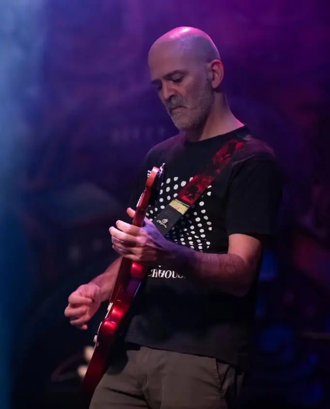 Jerónimo González tocando en vivo